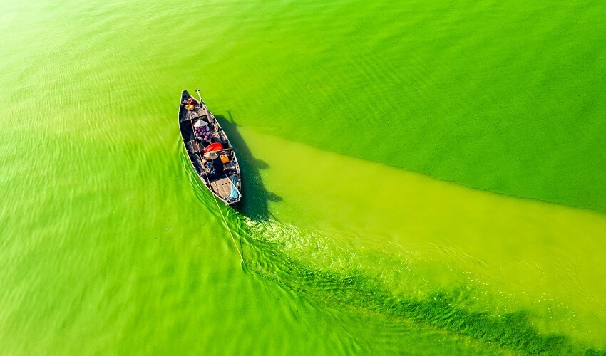 Couleur incroyable lac Tri An