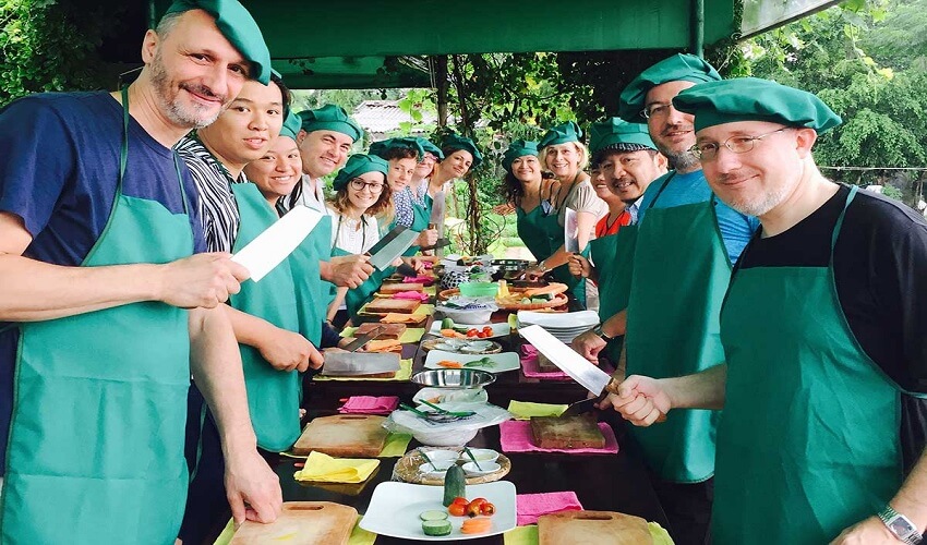 Le cours est guidé par un chef local