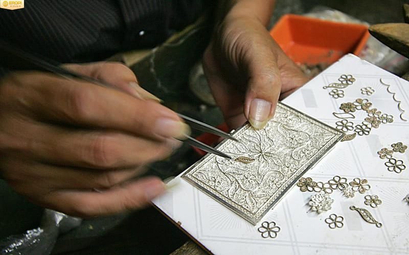 Le_artisan_de_Dinh_Cong